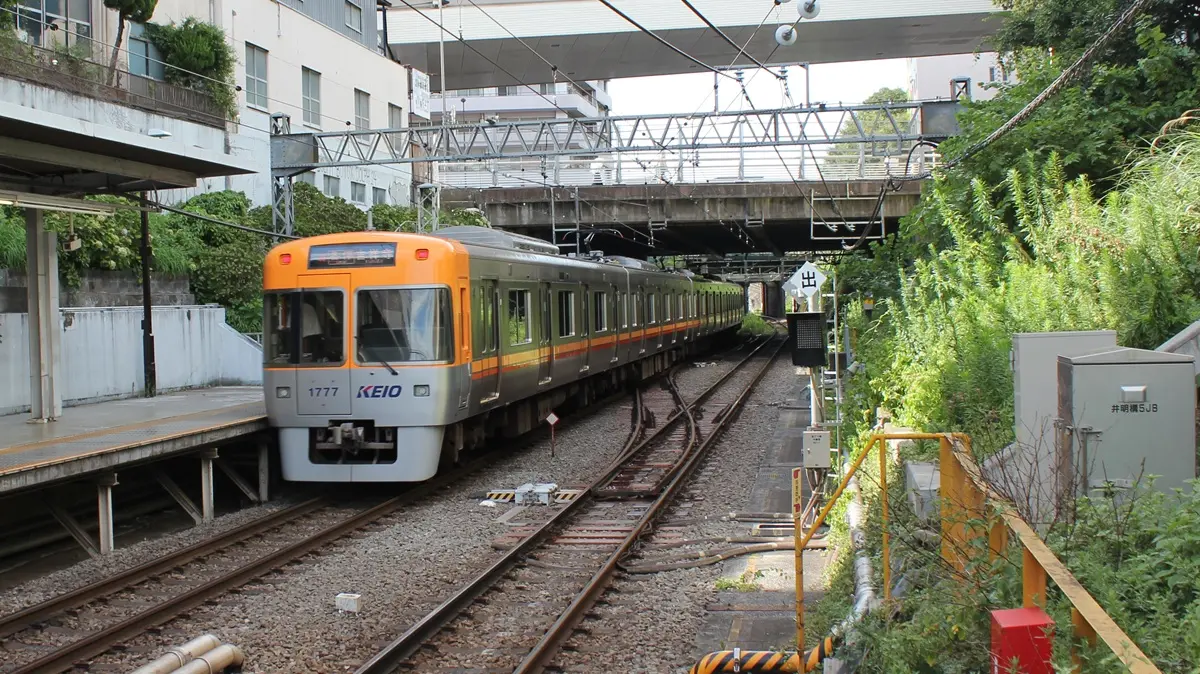 Keio Inokashira Line 1000 series train departing from Meidaimae Station