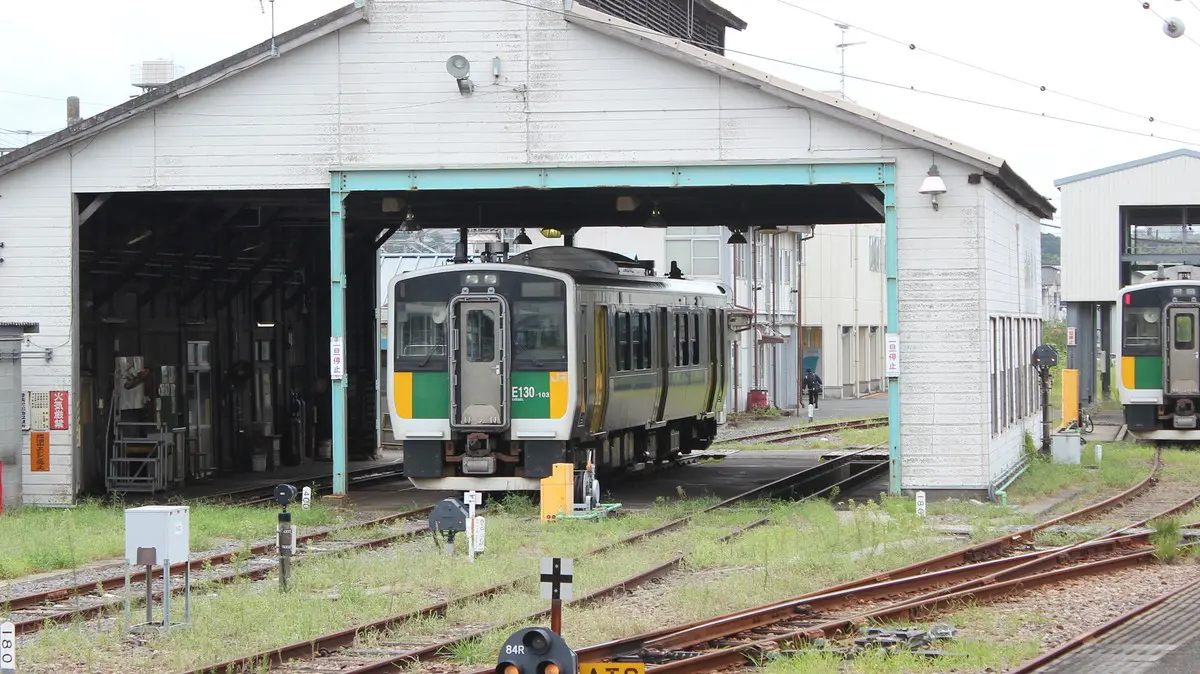 Kururi Line Kiha E130 series 100 diesel railcar at Kisarazu Station depot