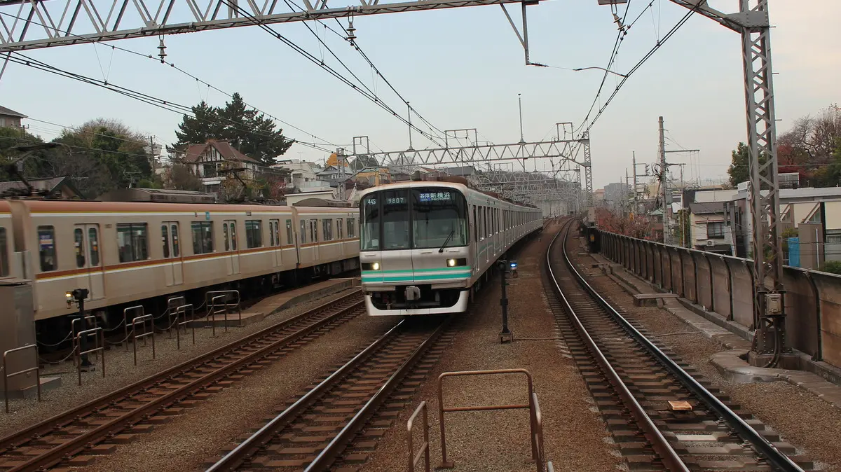 Tokyo Metro Namboku Line 9000 series train arriving at Tamagawa Station