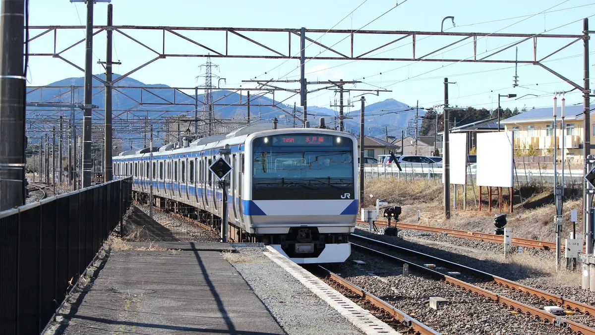 JR水戸線E531系電車が友部駅に到着