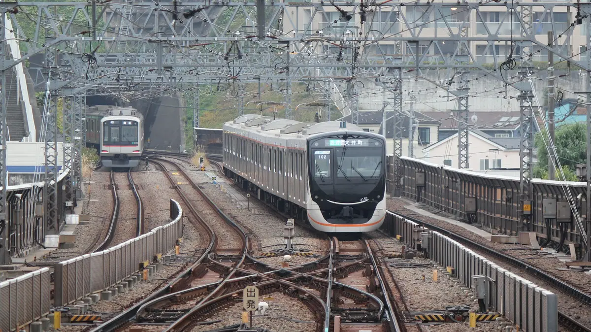 Tokyu Oimachi Line 6020 series train waiting to depart from the depot at Mizonokuchi Station